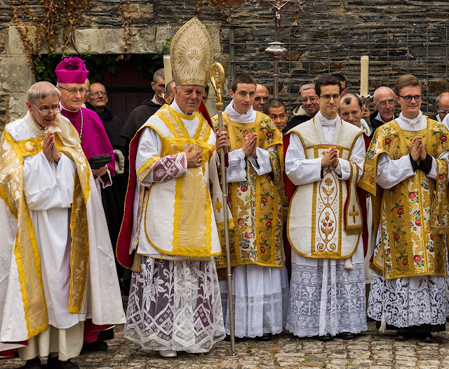 Noví kněží a jáhni katolické tradice
